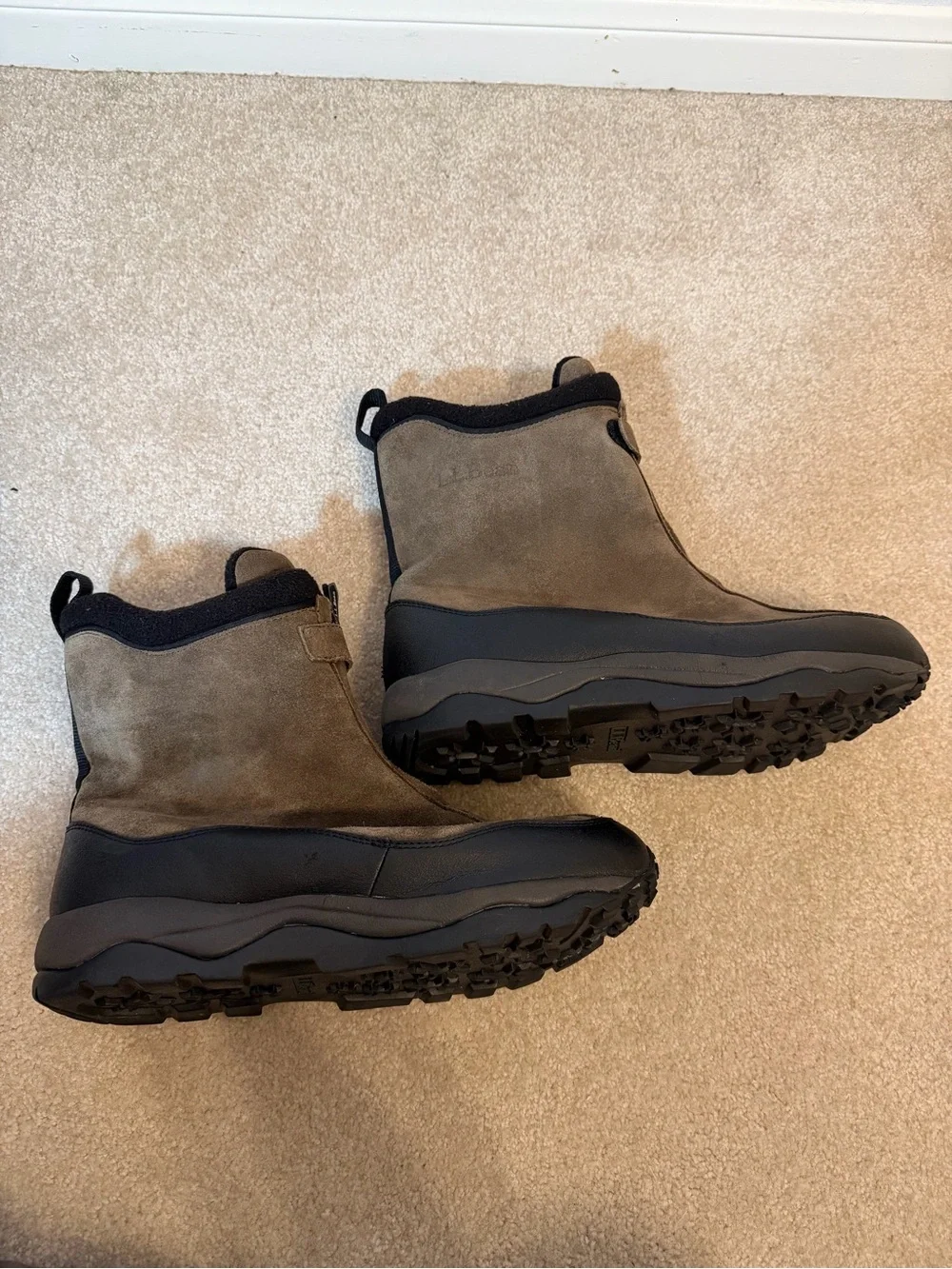 L.L. Bean men’s  10.5 Taupe Suede Winter Ankle Boots